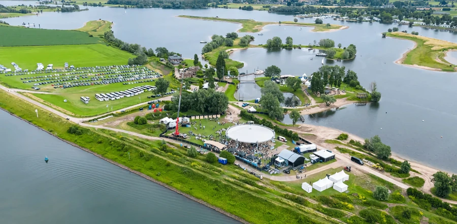 jubileumfeest organiseren aan het water